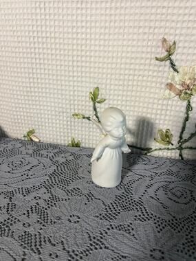 Napco Napcoware White Bisque Praying Angel Girl Figurine C-7047 Japan Foil Label